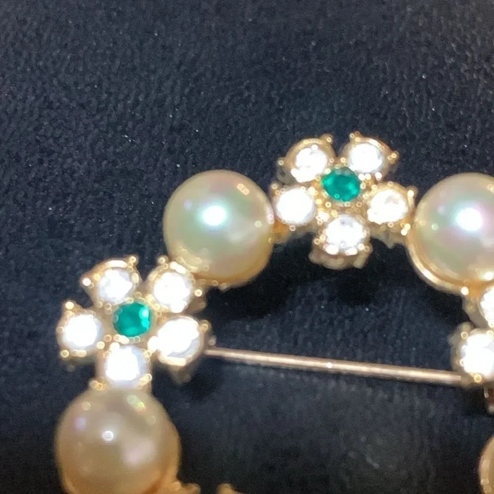 Vintage Roman Brooch Pin Pearl Flower Clear Green Rhinestone Circle 2 1/4”L Gold